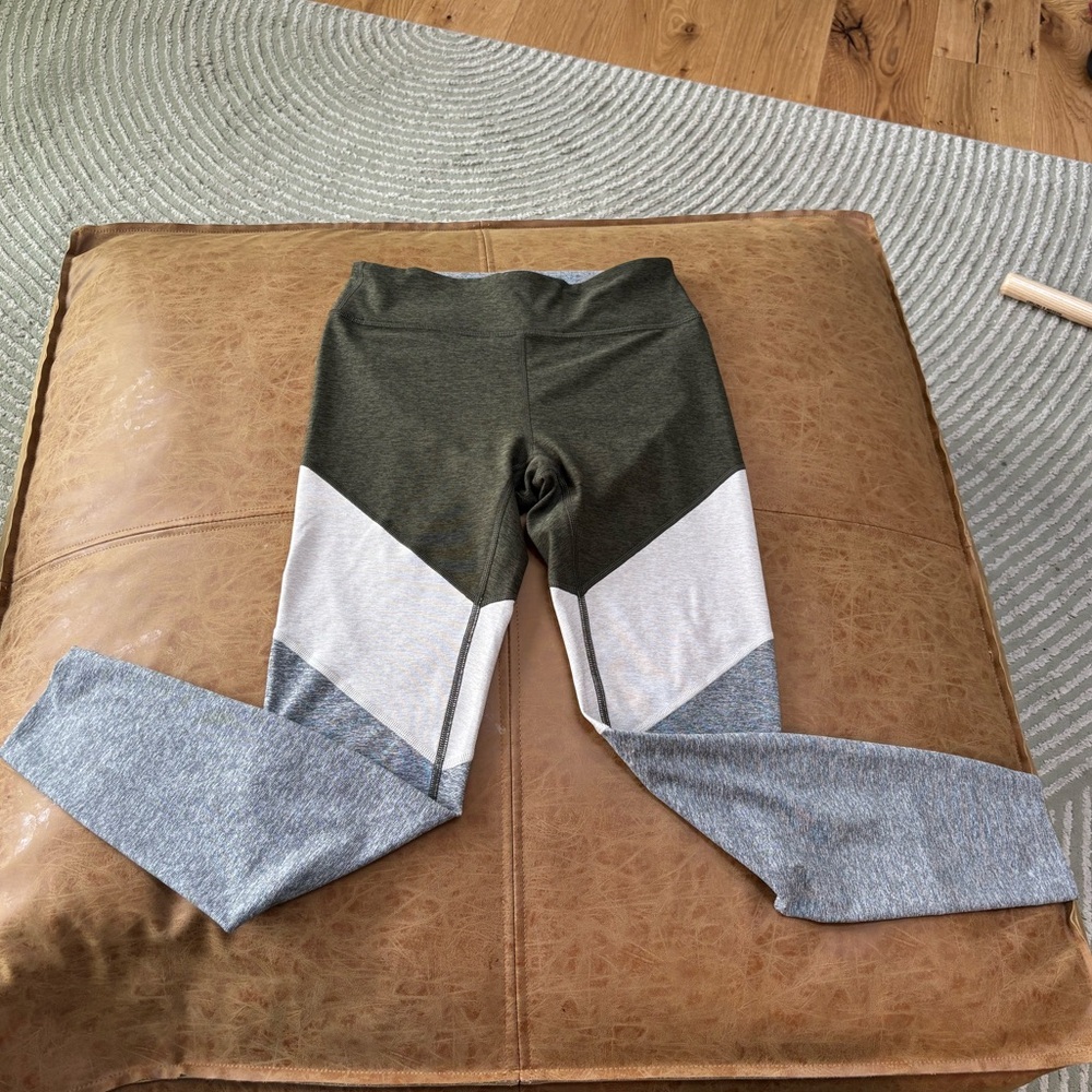 Outdoor Voices full length colorblock leggings size small